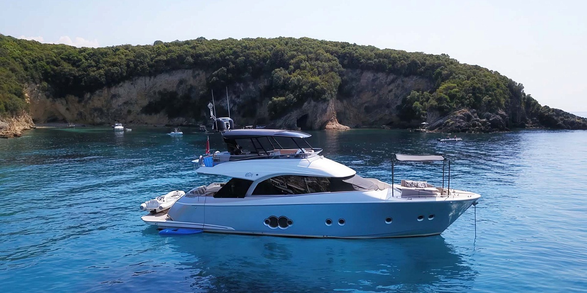 Аренда яхты Monte Carlo 65 на Лазурном берегу, Франция